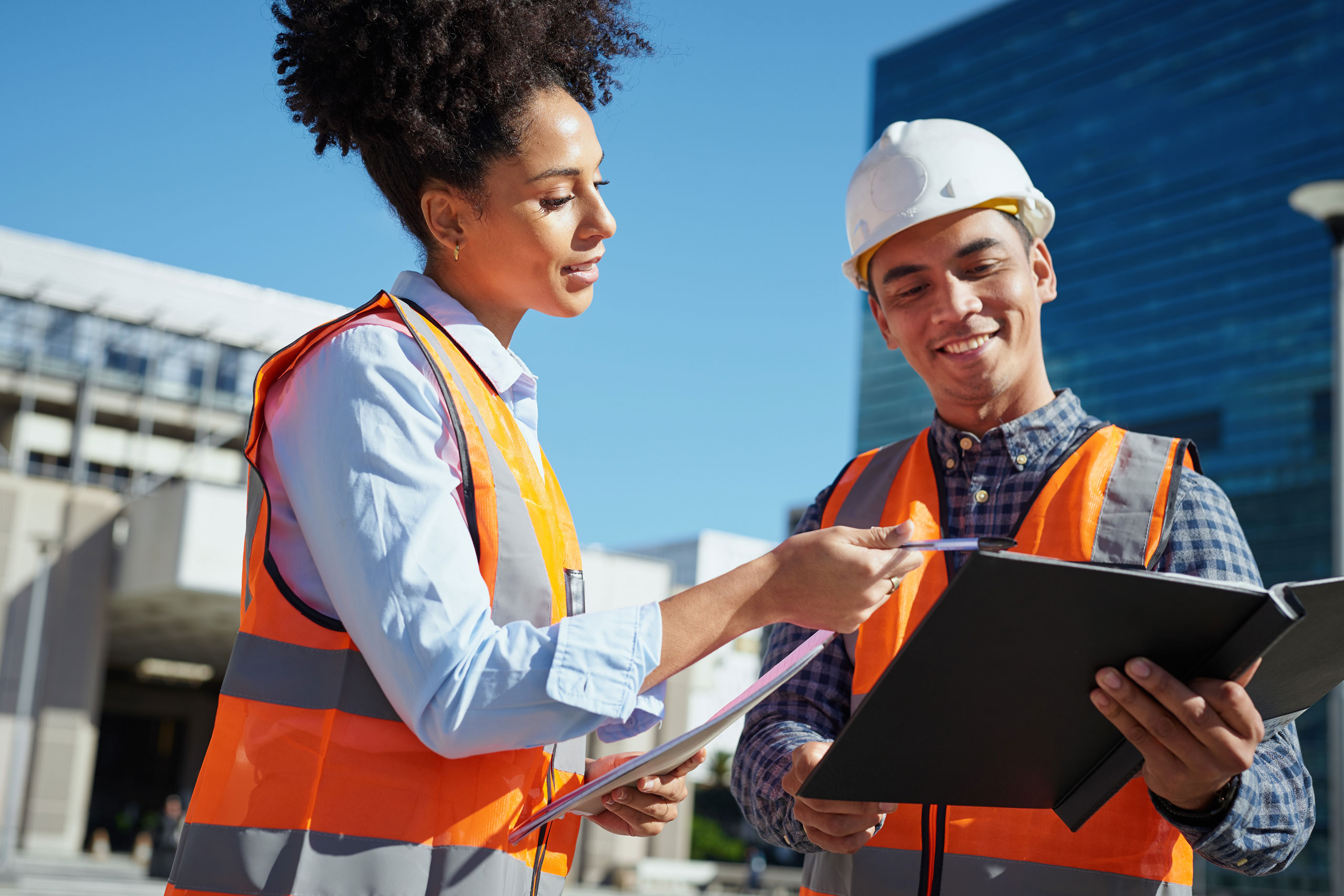 Diverse construction workers collaborating on an outdoor building project with OccuMedX onsite medical solutions